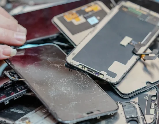 Découverte incroyable : Un passionné de technologie dévoile des photos surprenantes trouvées dans une poubelle