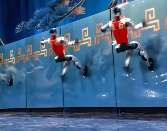 Des Robots Chinois Capables de Grimper aux Murs.