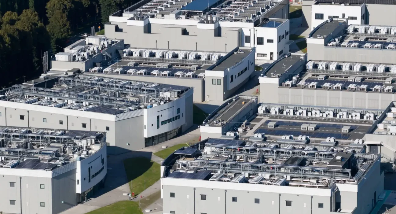Des experts tirent la sonnette d'alarme sur un nouveau centre de données menaçant les ressources essentielles : 'Un impact majeur sur … la disponibilité'.
