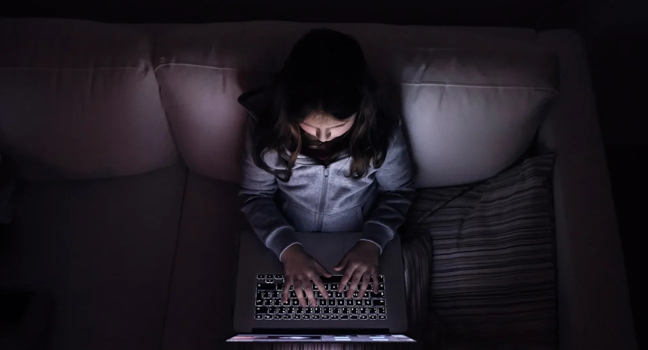 « Des travailleurs sociaux alertent : des 'hallucinations' dans les transcriptions d'IA des témoignages d'enfants »