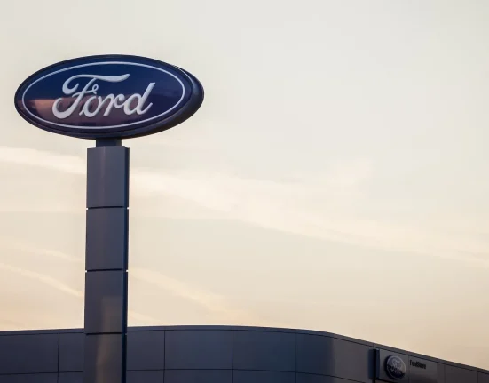 Ford emboîte le pas à Tesla avec un investissement de 5 milliards de dollars : « Réduire les coûts et accroître les capacités »