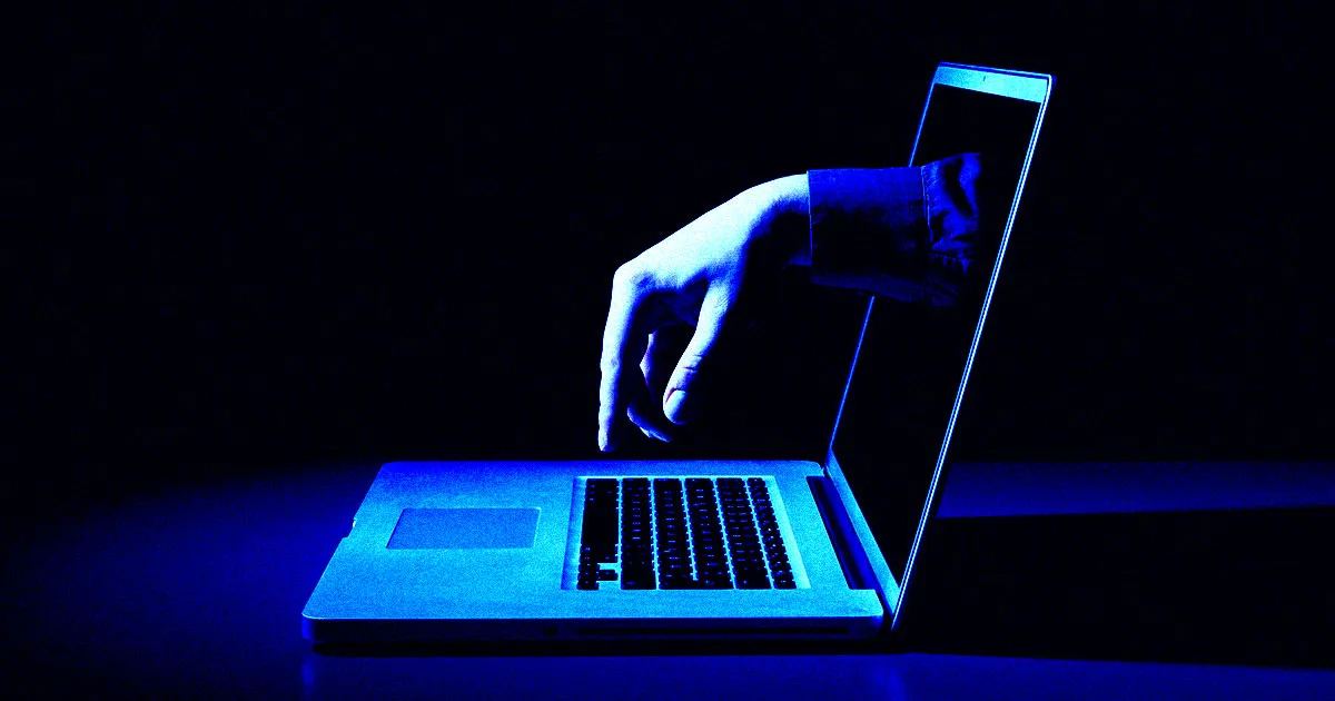 Guy S’affiche en Récupérant des Millions de Visites en Réécrivant les Articles de la Concurrence avec l’IA