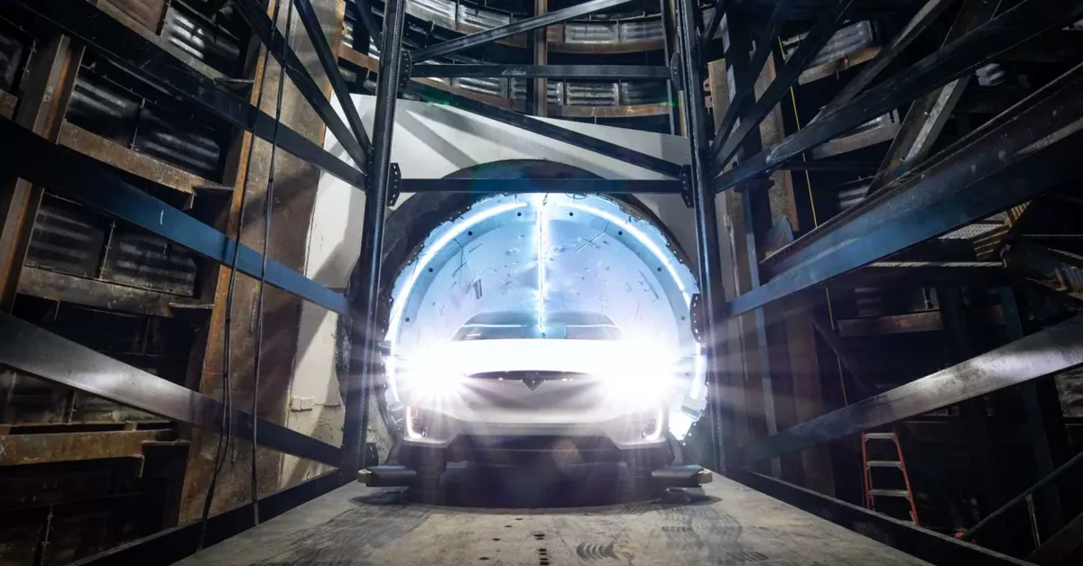La première démonstration du tunnel achevé par The Boring Company.