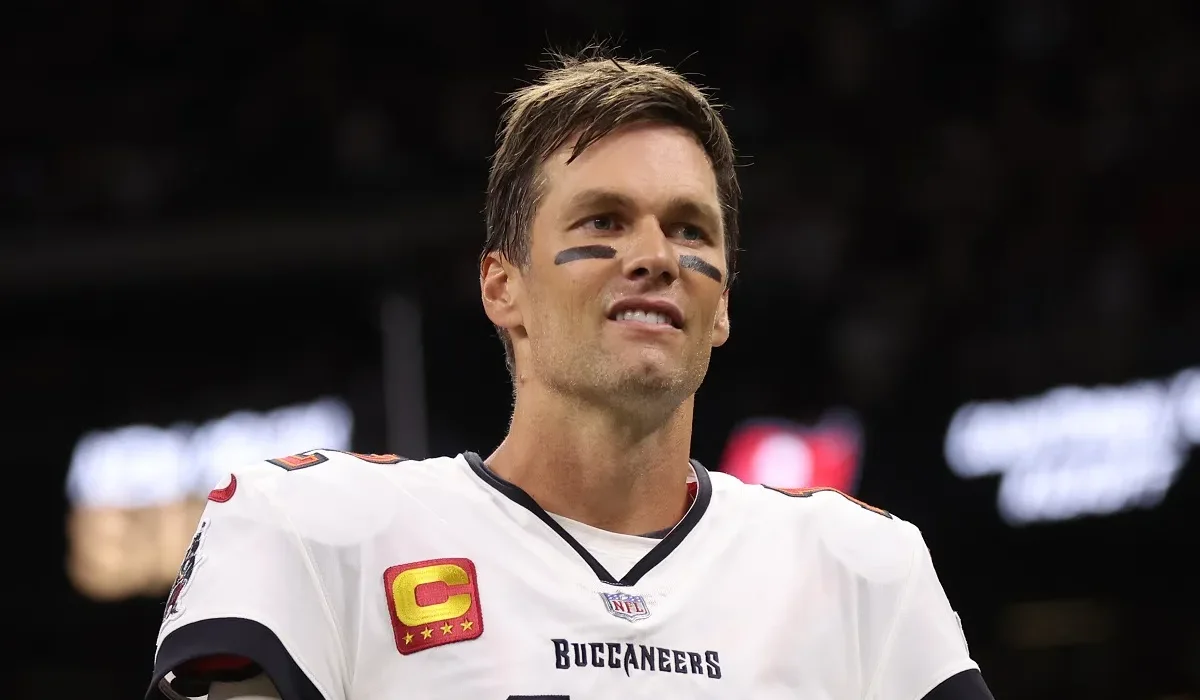 Le Bot IA de Meta Compare Tom Brady à Colin Kaepernick et Déclare qu'il n'est Pas à la Hauteur pour la NFL