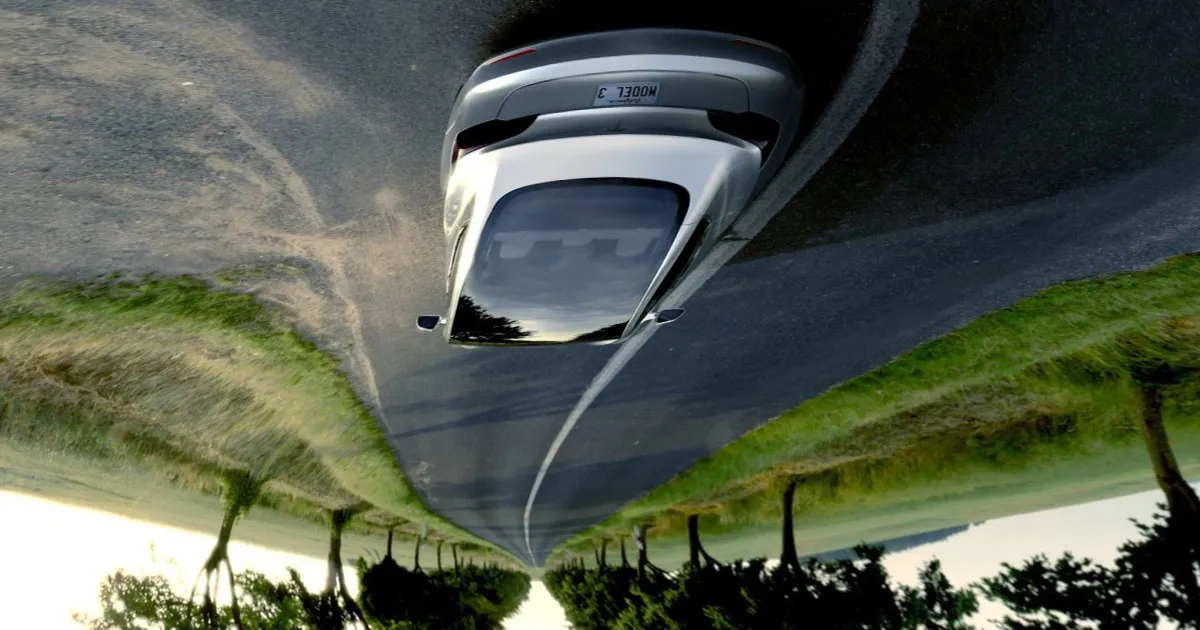 « Les Débuts Chaotiques de l'Assurance Tesla : 24 Heures de Tempêtes »