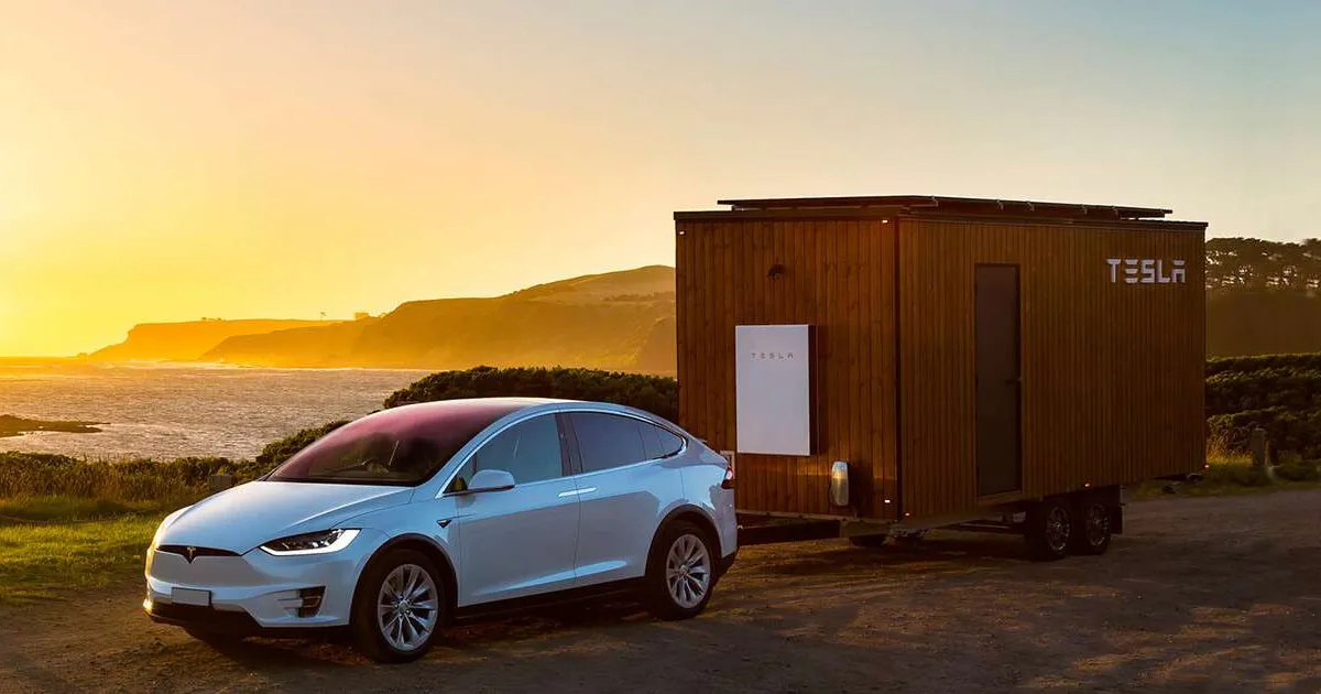 « Les Tesla Présentent un Mode Fête et Camping Innovant »