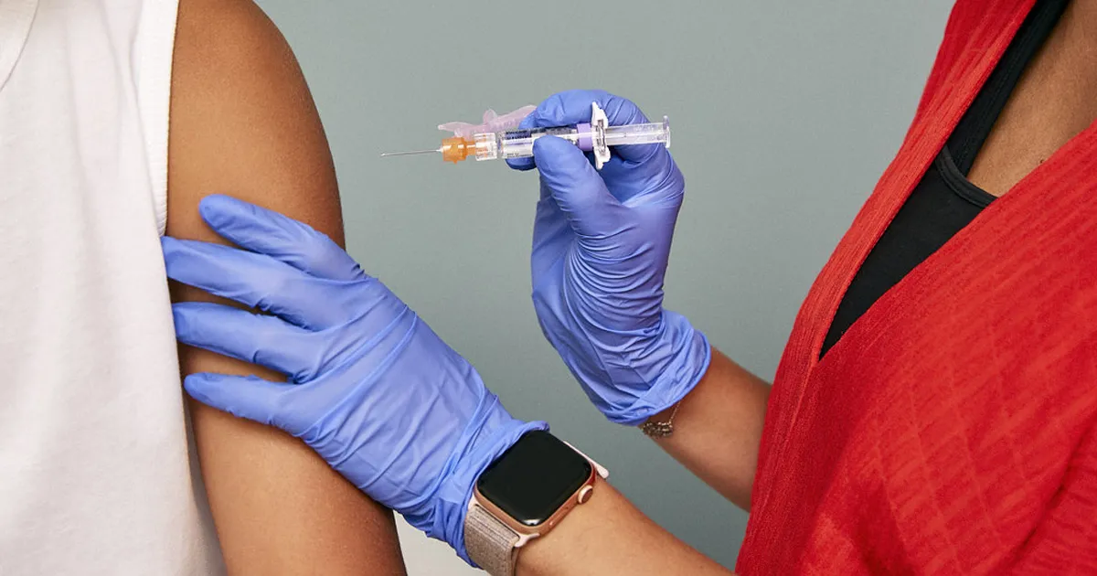 Les Vaccins COVID : Des Effets Secondaires Éphémères à Prendre en Compte