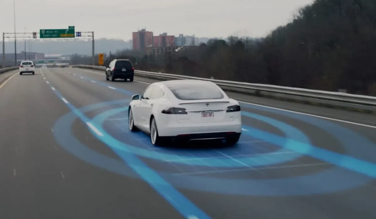 Les compagnies d'assurance proposent des réductions pour les voitures Tesla en conduite autonome.