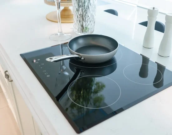 Les craintes d'une hôte Airbnb face à l'installation d'appareils de cuisine high-tech