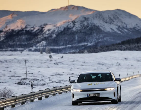 Révélations étonnantes : un champion inattendu des tests extrêmes de conduite de véhicules électriques