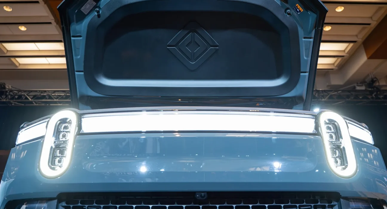 Rivian dévoile un prix inattendu pour son nouveau modèle tant attendu — plus, 3 actualités sur les véhicules électriques à suivre cette semaine.