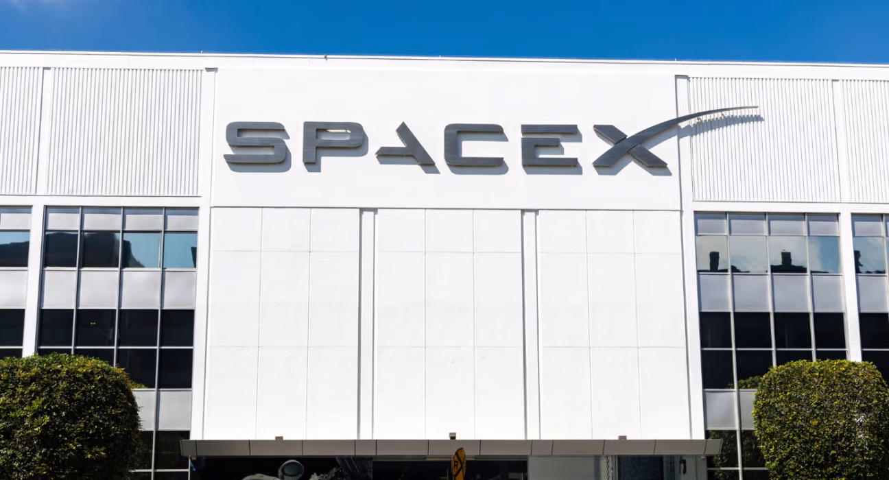 SpaceX Participe au Défi de Drones Commandés par Voix du Pentagone de 100 Millions de Dollars