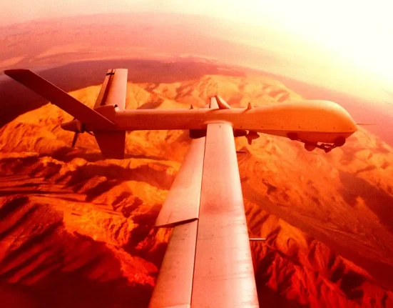 SpaceX en quête de contrats militaires pour la fabrication de nuées de drones.