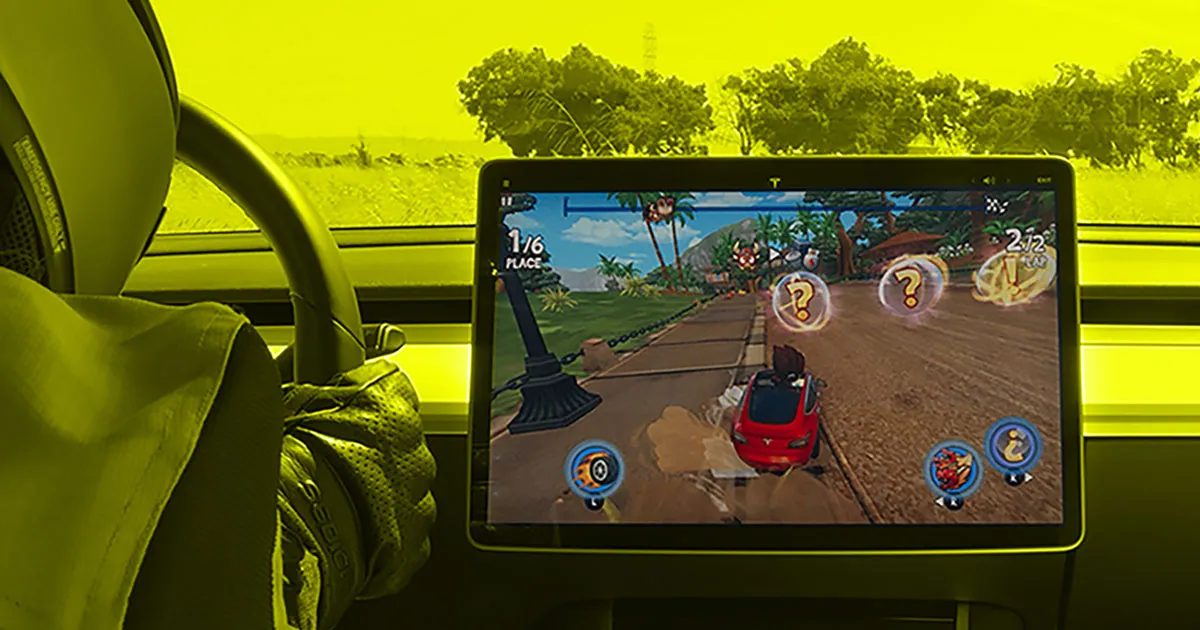 Tesla Attire les Acheteurs avec des Jeux Vidéo en Salle d'Exposition