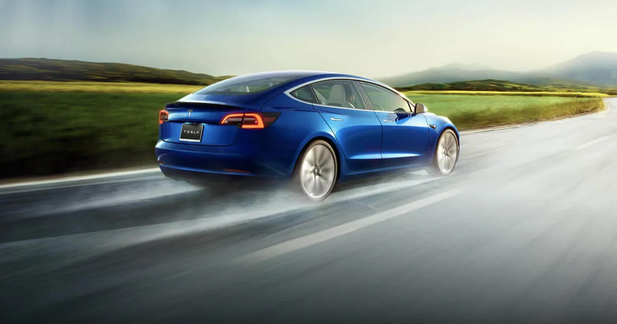 Tesla Lance un Programme d'Assurance Automobile Innovant