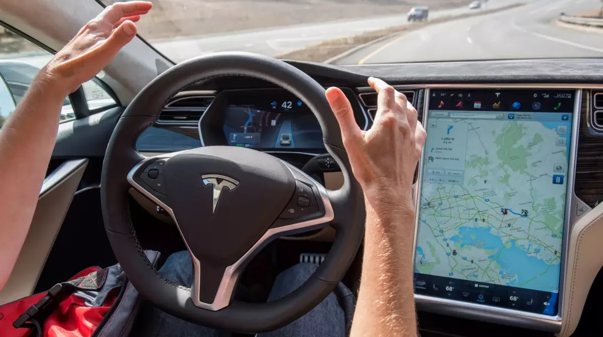 Tesla Model X en Autopilot : un accident mortel suscite des inquiétudes sur la gestion de l'incident par Tesla.