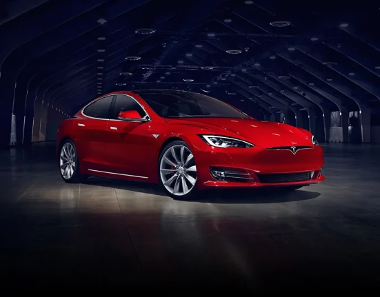 Tesla Relance la Production du Model 3 à 5 000 Voitures par Semaine