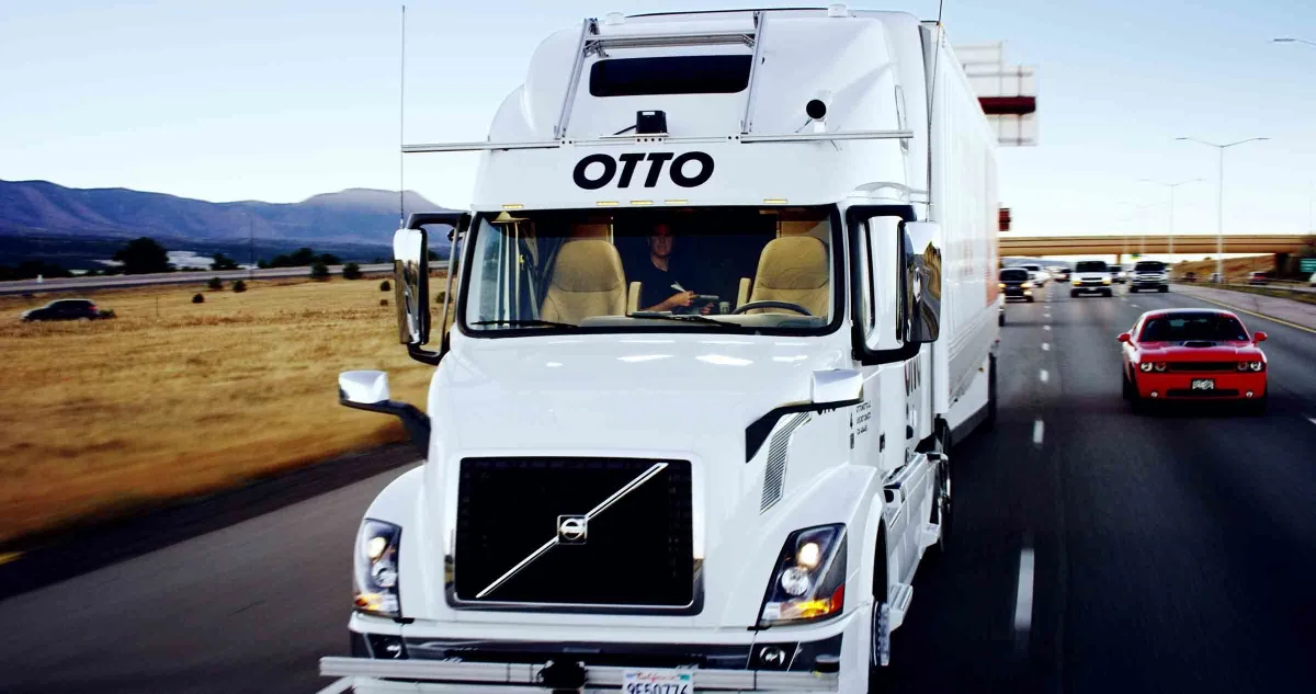 Uber Met Fin à Sa Division de Camions Autonomes, Ouvrant la Voie à Tesla