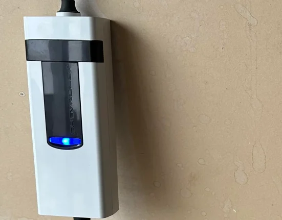 Un Conducteur de Véhicule Électrique Partage Son Expérience Après la Rénovation de Son Garage: 'L'Électricien m'a Assuré que Tout Était Sous Contrôle'
