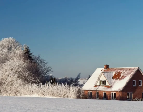 Un Hivernal Autonome : Surviving à une Tempête de Glace Sans Réseau Électrique