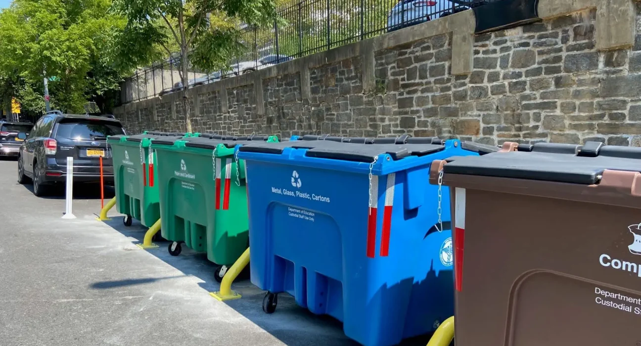 Un chasseur de trésors déniche 22 000 $ d'objets près d'un magasin d'électronique : 'Je ne suis pas un voleur, juste... très chanceux'