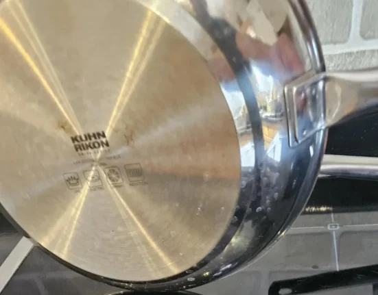 Un cuisinier à domicile démystifie des idées reçues après avoir modernisé sa cuisine avec la technologie à induction : 'J'ai mis la mienne à l'épreuve'