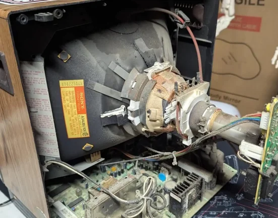 Un passionné de technologie redonne vie à des objets nostalgiques : Avant et Après.