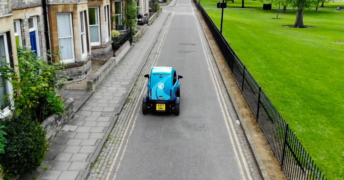Une Voiture Autonome Maîtrise la Conduite dans la Vie Réelle Grâce à une Simulation