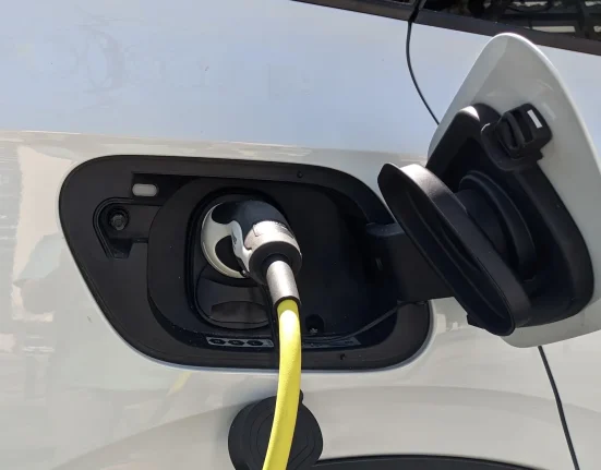 « Une avancée révolutionnaire : une batterie électrique se recharge en 5 minutes »