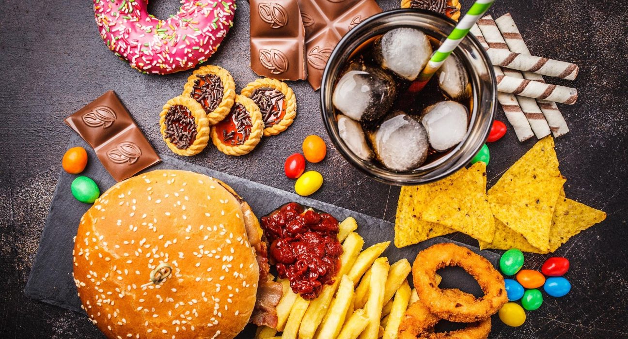 Analyse de 30 000 consommateurs : Révélations sur le coût environnemental caché des aliments transformés.