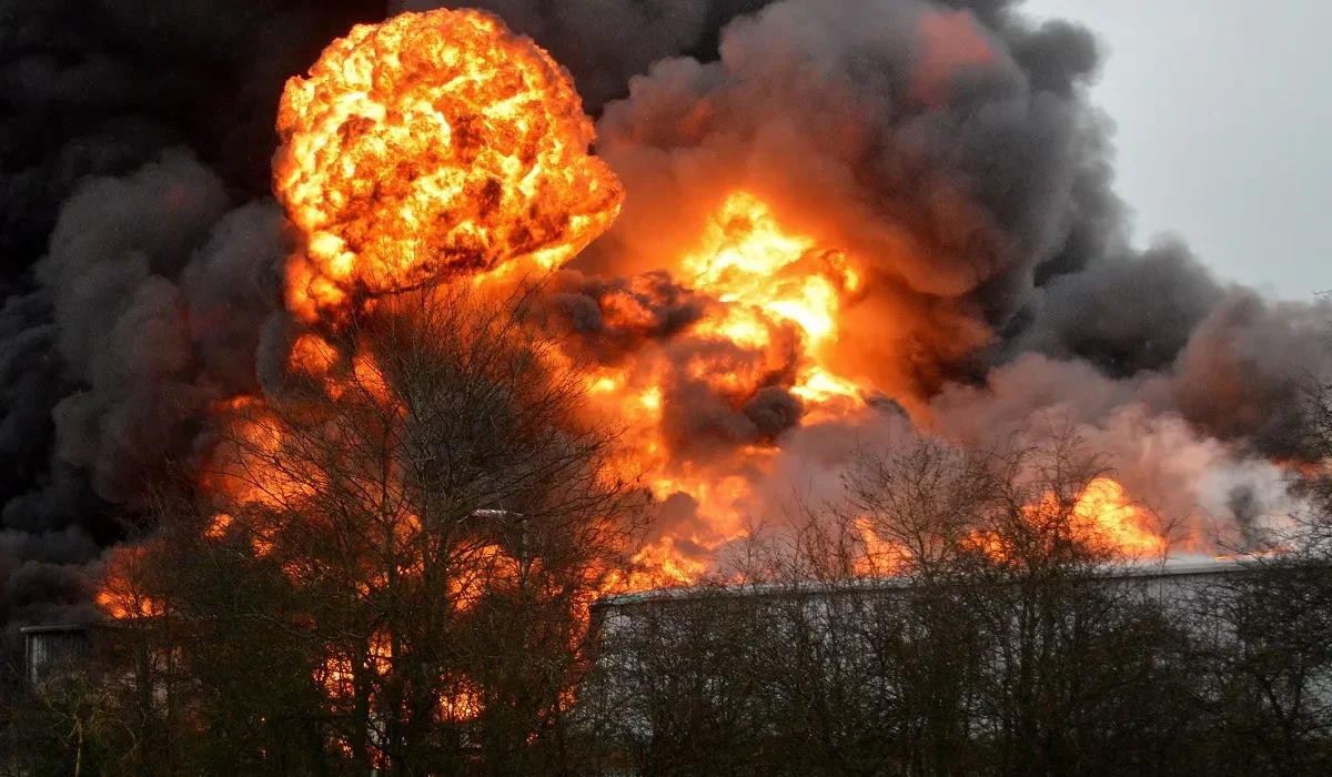 Appel à la destruction des centres de données pour freiner l'essor de l'IA.