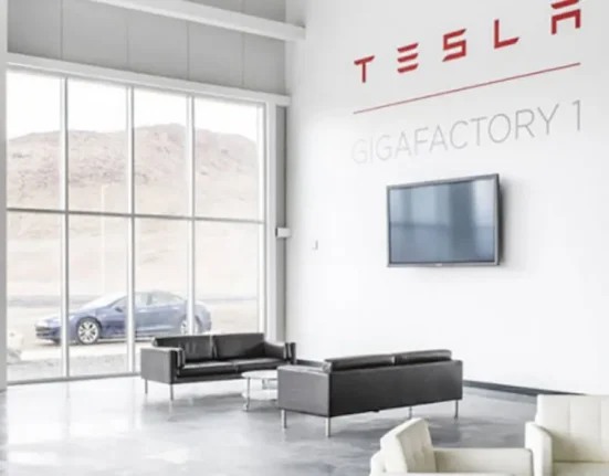 Découvrez en Avant-Première l'Intérieur de la Gigafactory Tesla.