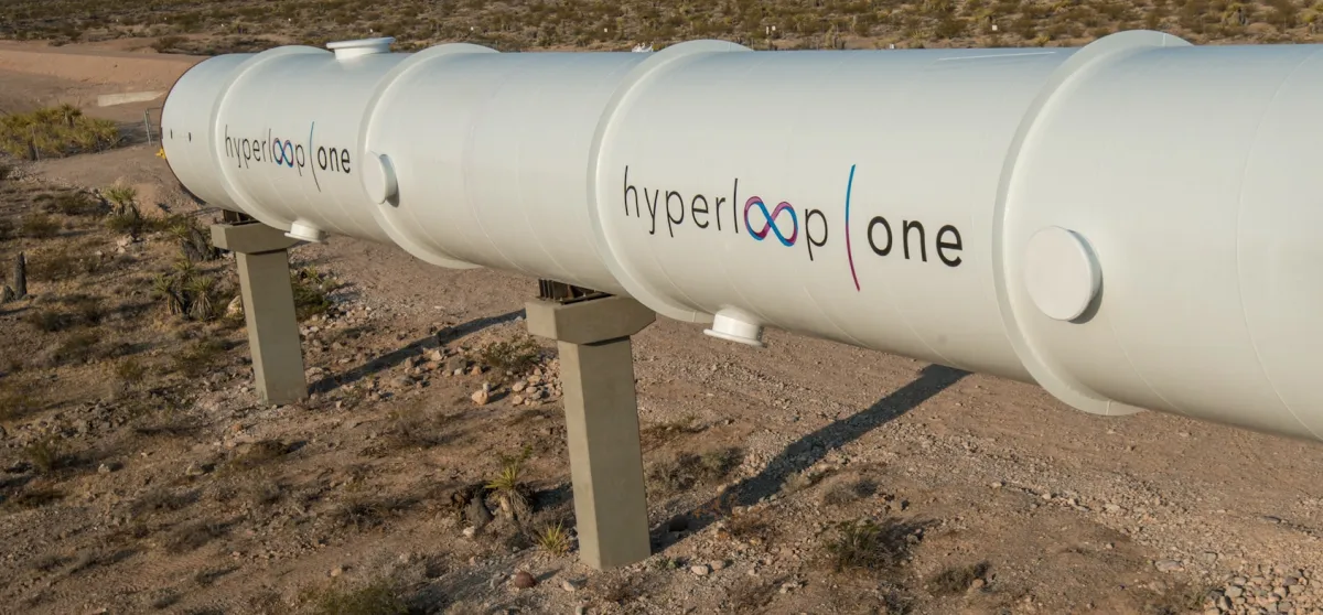 Découvrez l'Hyperloop à 700 MPH qui s'implante dans un nouveau pays.