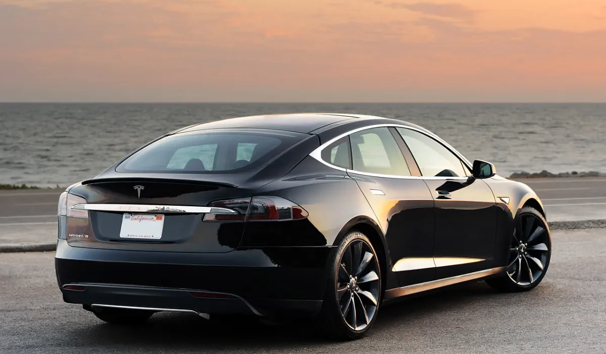 Découvrez la Nouvelle Fonctionnalité de Tesla : Les Voitures qui Répondent à Votre Appel.