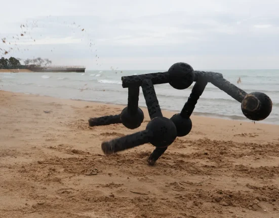 Des Robots Modulaires Étranges Se Tortillent à Travers les Paysages