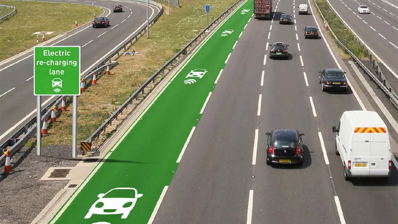 Des Routes Électrisantes : Le Royaume-Uni Teste la Charge des Voitures Électriques en Circulation
