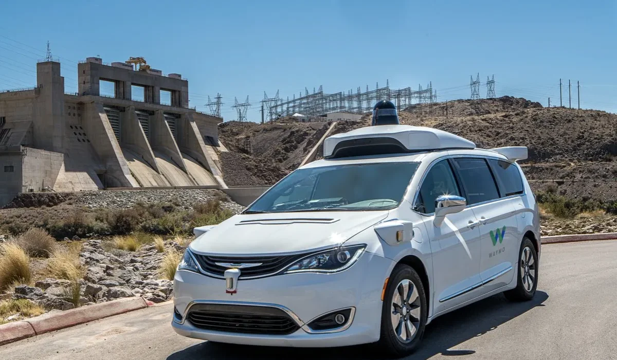 Des voitures autonomes sur les routes de Californie en 2018 : sans conducteurs humains.