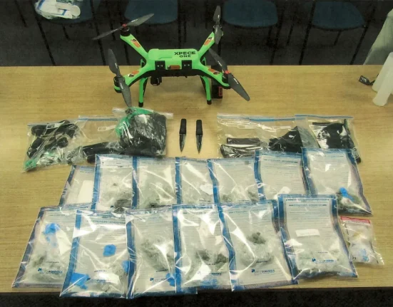 Drone Quadcopter Intercepté en Tentative de Livraison de Couteaux de Chasse aux Détenus