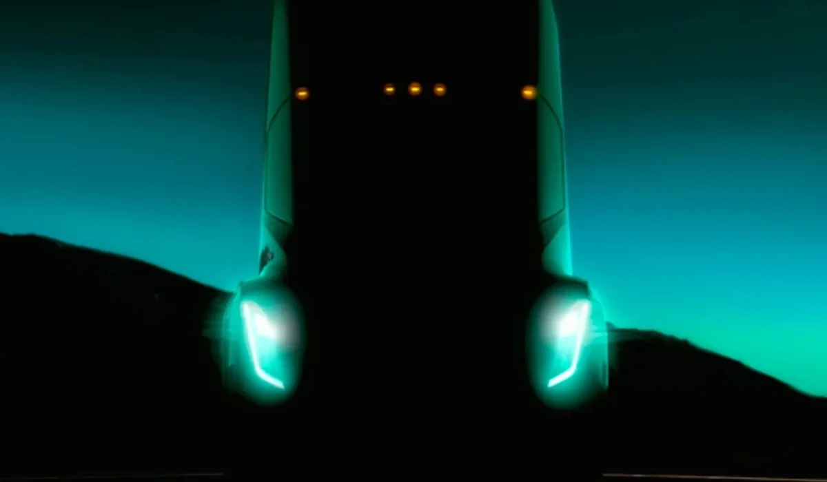 Elon Musk Annonce la Date de Lancement Officielle du Tesla Semi