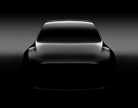« Elon Musk Annonce un Lancement Anticipé pour le Tesla Model Y »