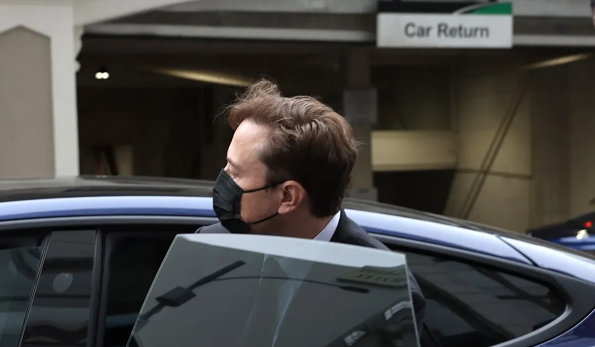Elon Musk : Le Co-Fondateur de Google Sur le Point de Créer un 'Dieu Numérique'