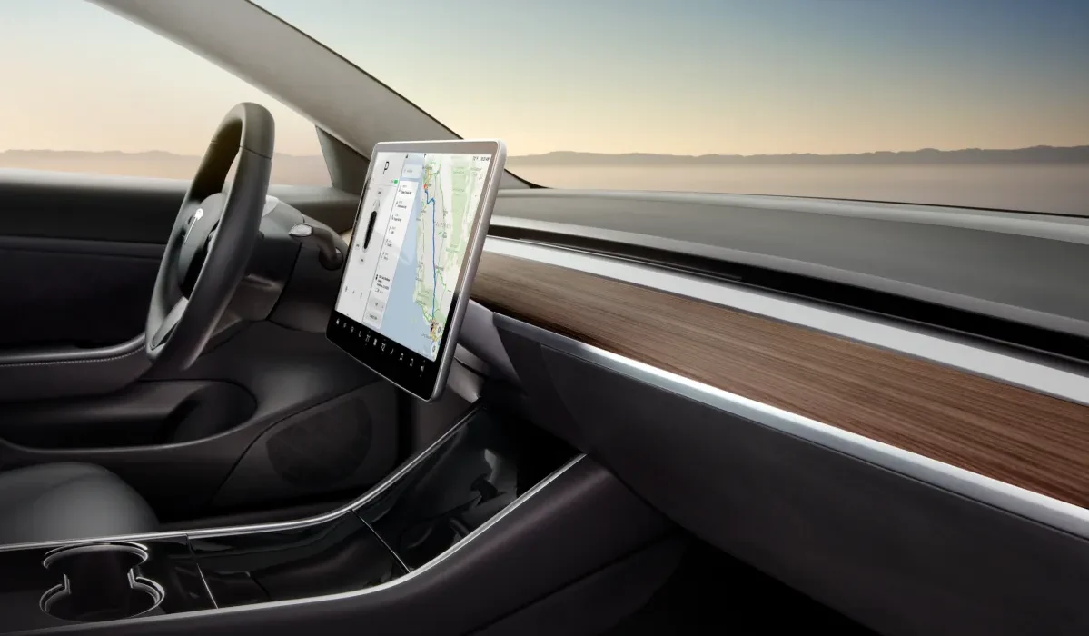 Elon Musk Prévoit une Demande Dépassant les 500 000 Unités pour le Modèle 3 de Tesla