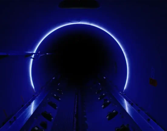 Elon Musk : Vers un Voyage Supersonique dans le Tube Hyperloop ?