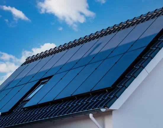 Envisagez de passer au solaire en 2026 ? Découvrez les meilleures options pour devenir énergétiquement indépendant.