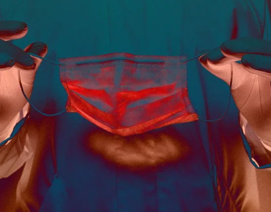 Fauci Avertit : La Pandémie Pire que Ses Pires Craintes