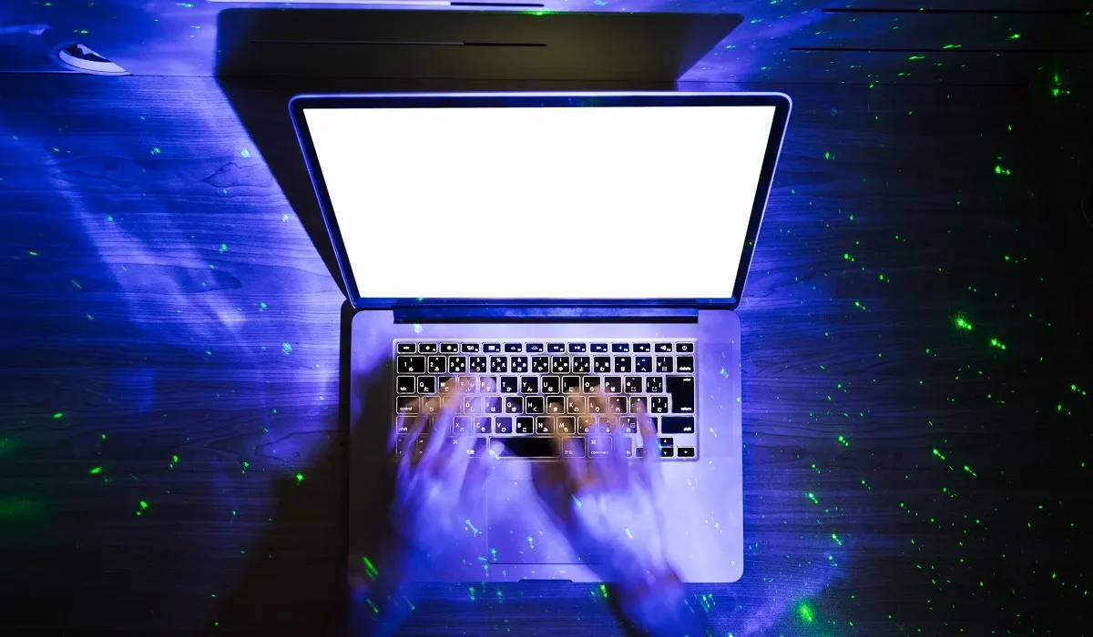 Google Oriente les Utilisateurs vers des Contenus Pornographiques Deepfake Non Consentis