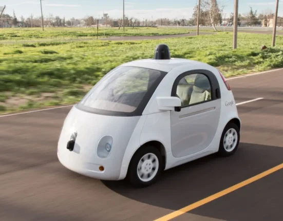 Google Prône la Recharge Sans Fil pour les Voitures Autonomes
