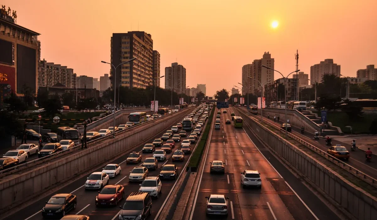 « La Chine élabore un calendrier pour interdire la production et la vente de véhicules non électriques »