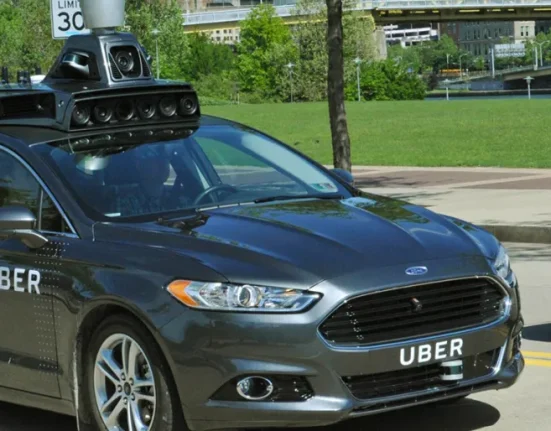 La première voiture autonome d'Uber prend la route.