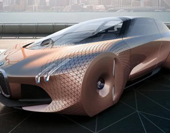 Lancement de la Première Voiture Autonome de BMW en 2021